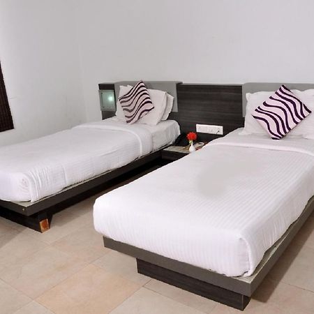 Hotel Palm Shore Palakkad Exterior photo