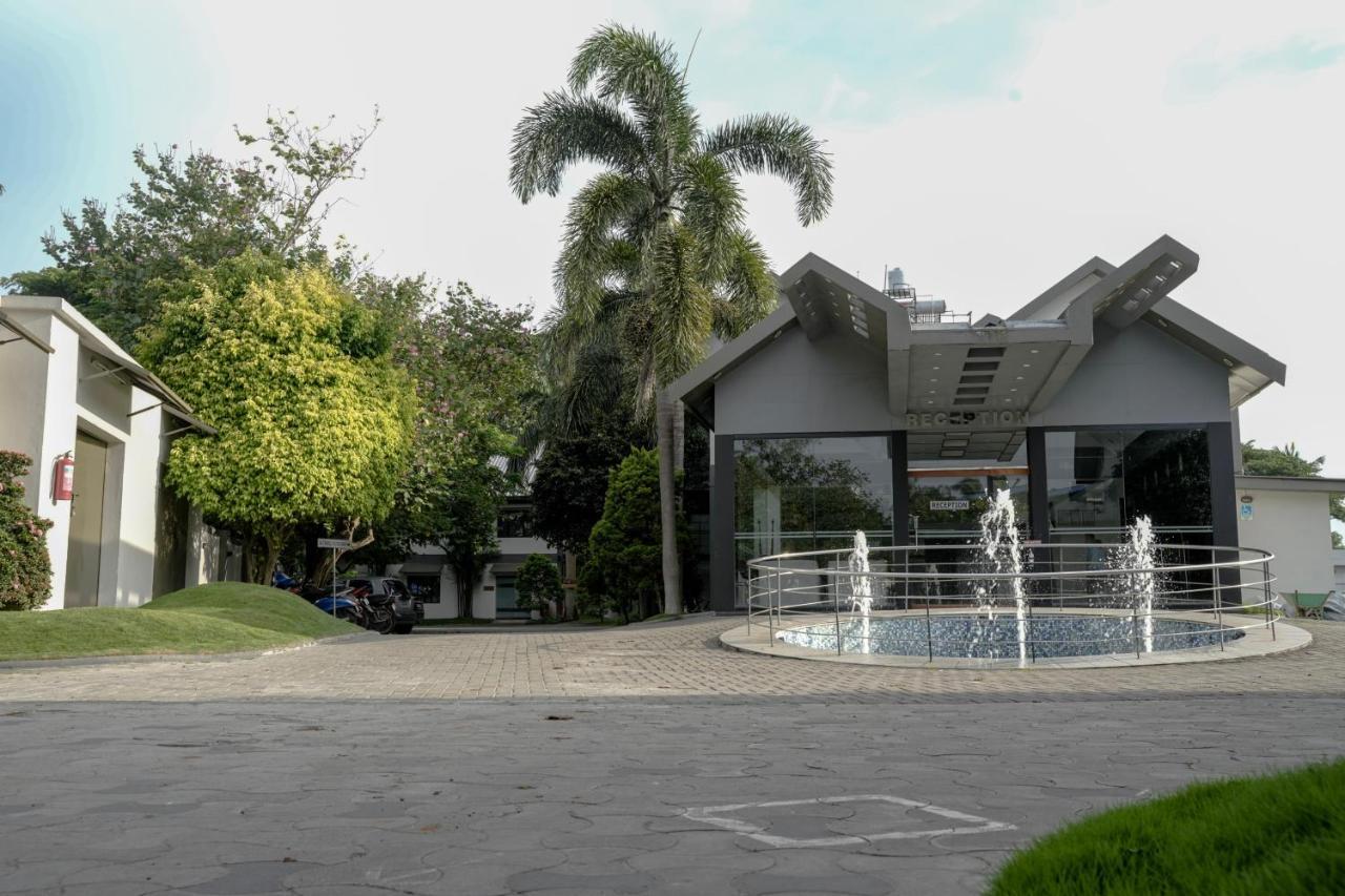 Hotel Palm Shore Palakkad Exterior photo