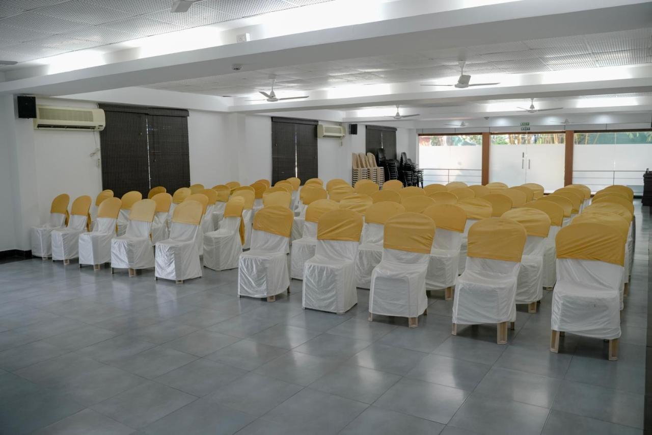 Hotel Palm Shore Palakkad Exterior photo