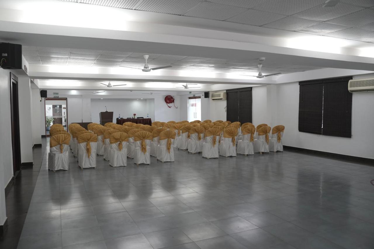 Hotel Palm Shore Palakkad Exterior photo