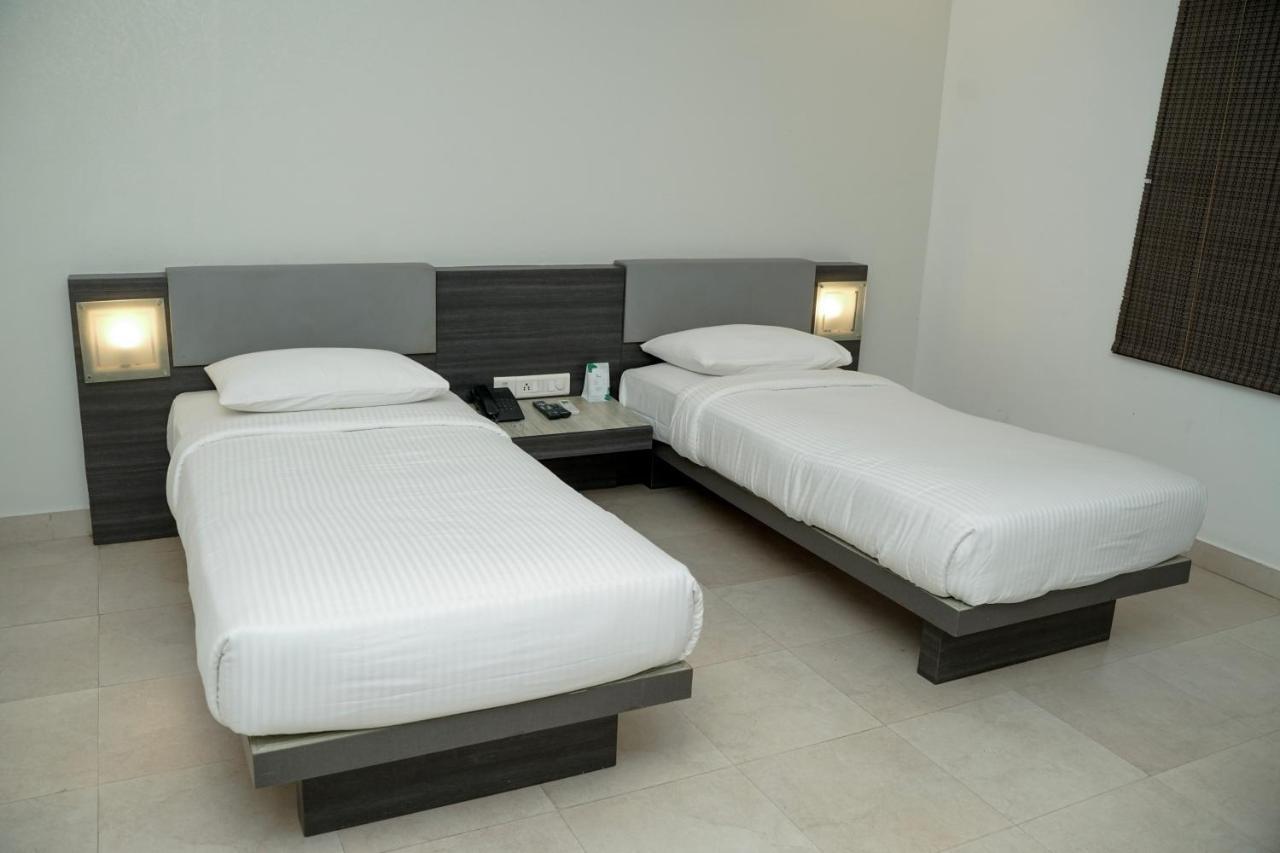 Hotel Palm Shore Palakkad Exterior photo