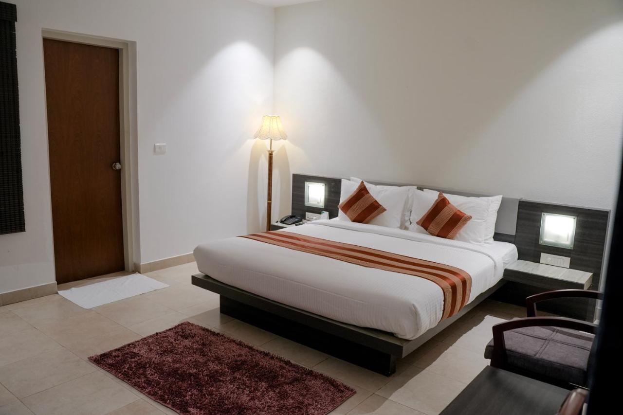 Hotel Palm Shore Palakkad Exterior photo