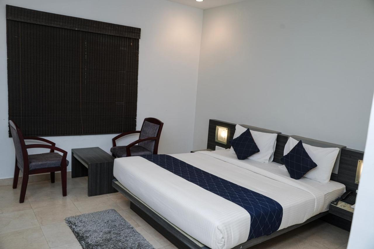 Hotel Palm Shore Palakkad Exterior photo