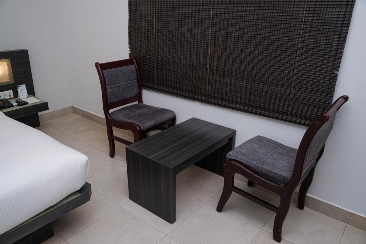 Hotel Palm Shore Palakkad Exterior photo