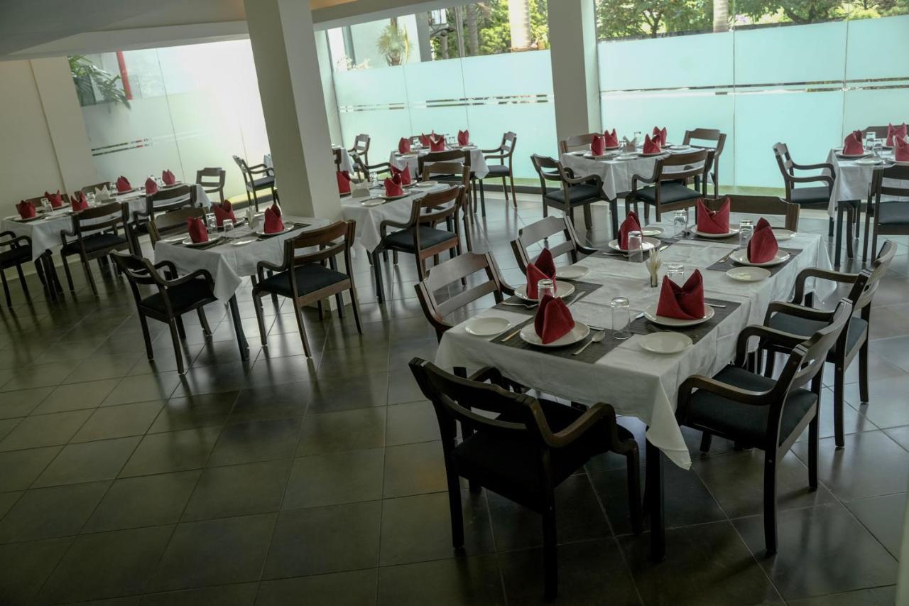 Hotel Palm Shore Palakkad Exterior photo