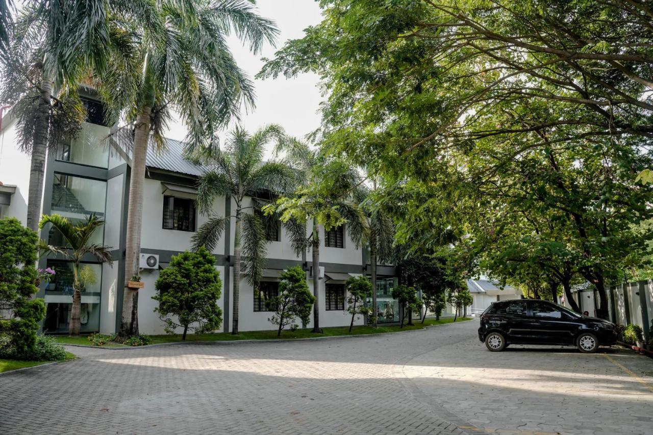 Hotel Palm Shore Palakkad Exterior photo
