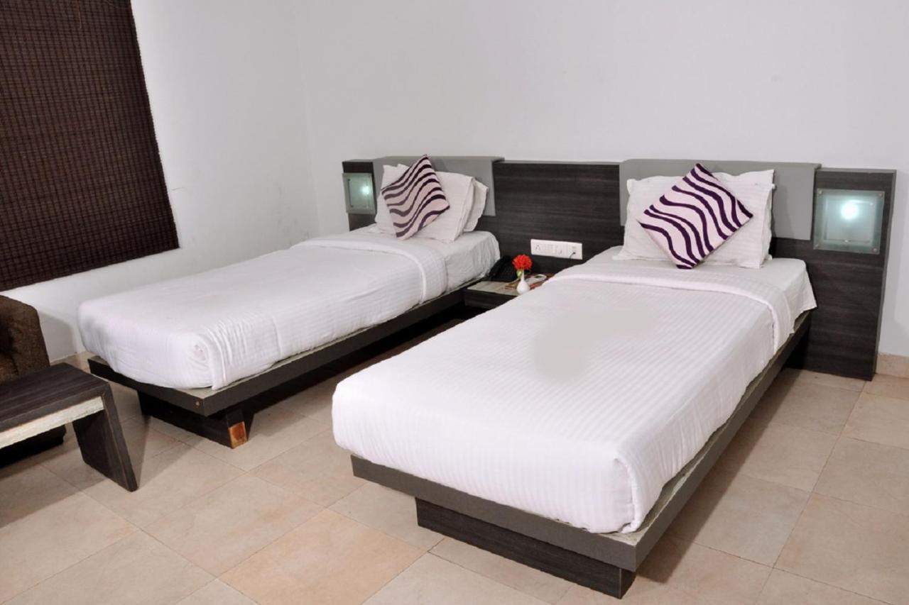 Hotel Palm Shore Palakkad Exterior photo