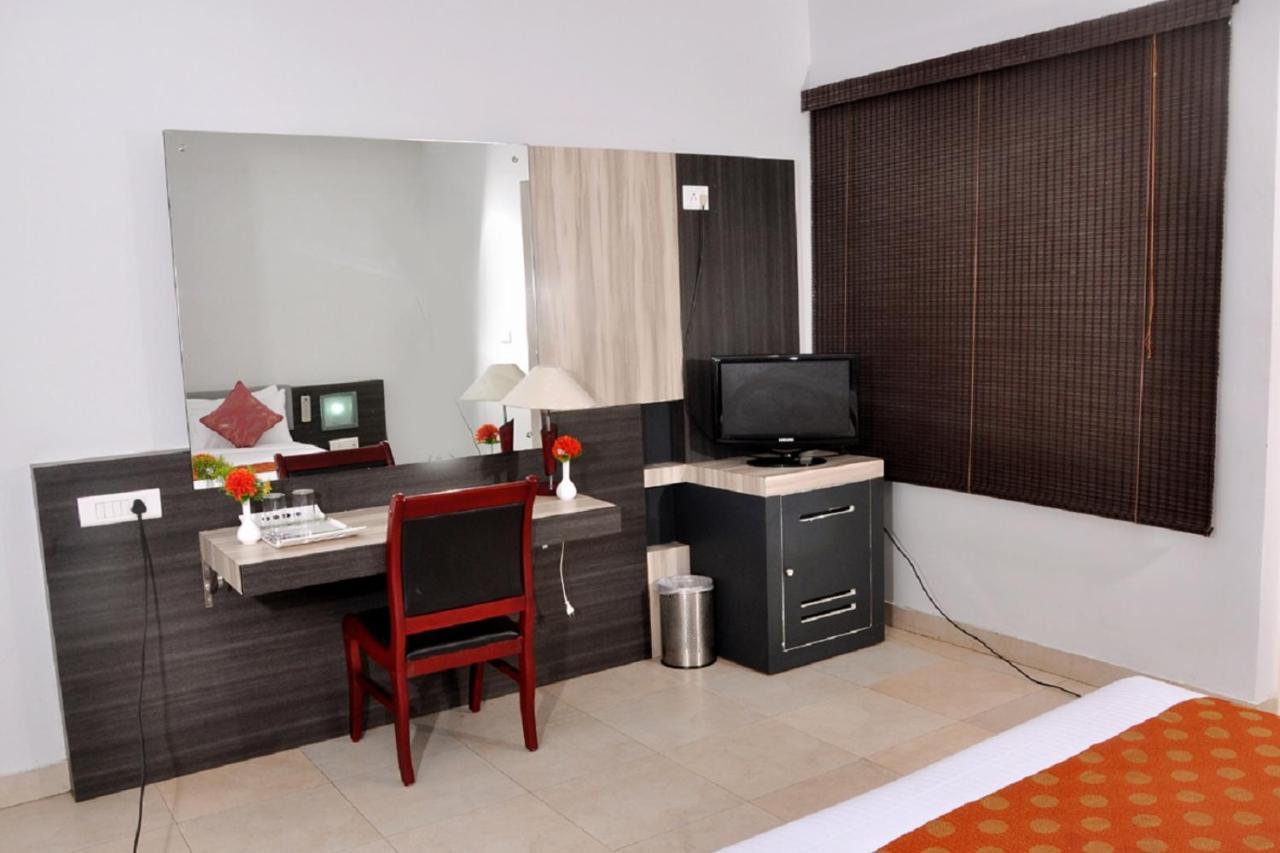 Hotel Palm Shore Palakkad Exterior photo