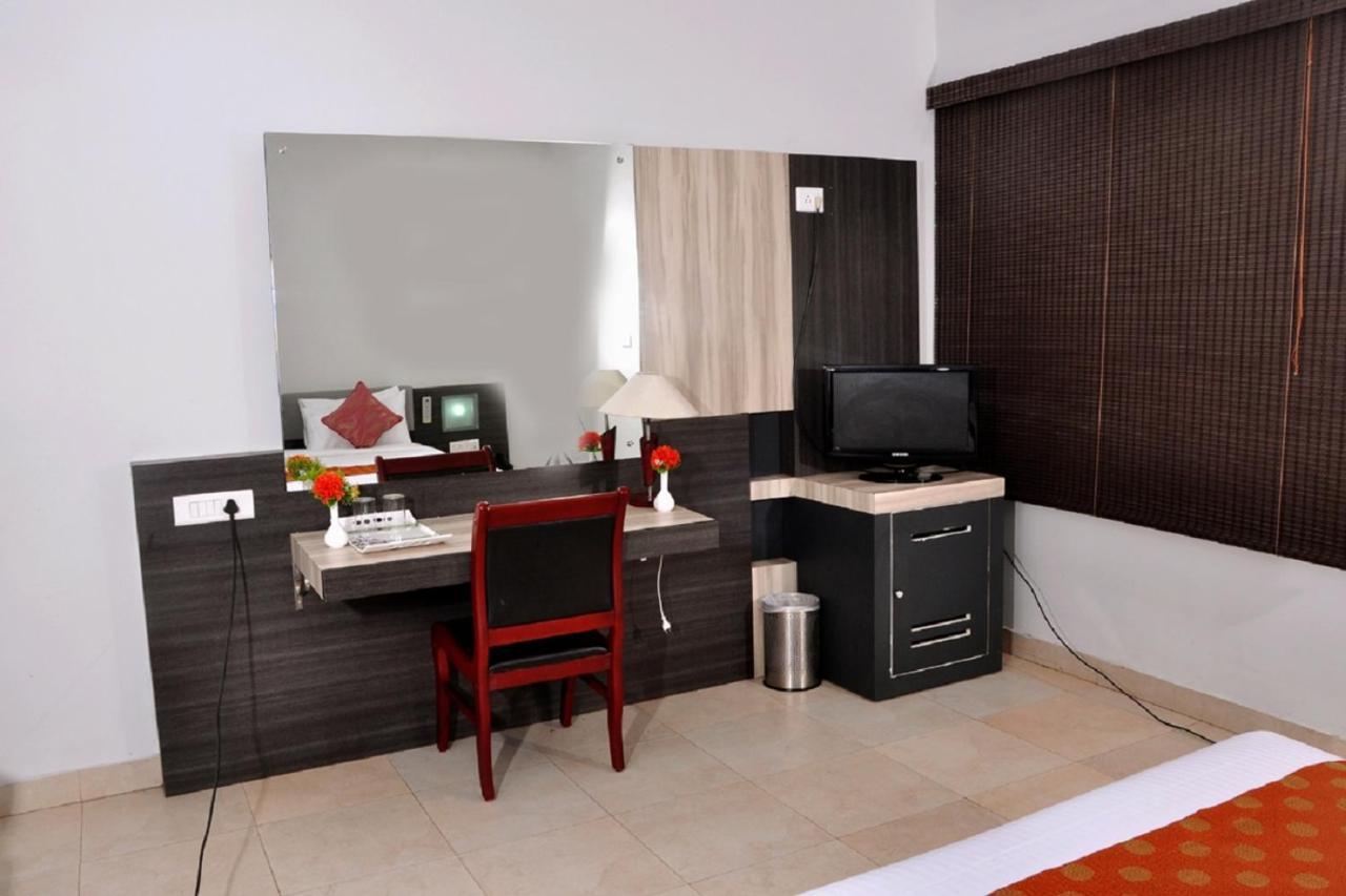 Hotel Palm Shore Palakkad Exterior photo