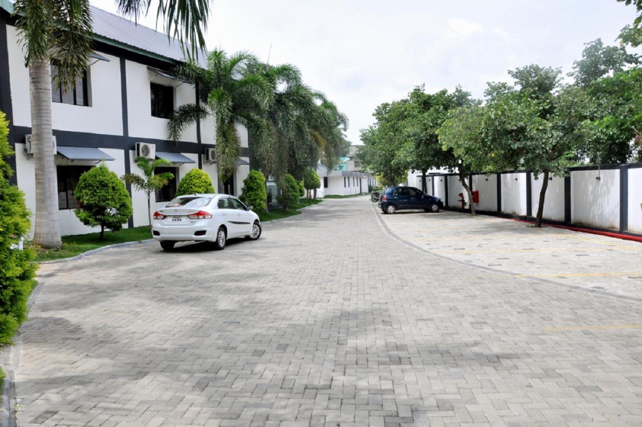 Hotel Palm Shore Palakkad Exterior photo